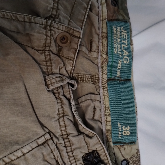 Jet Lag Cargo shorts - Picture 2 of 8
